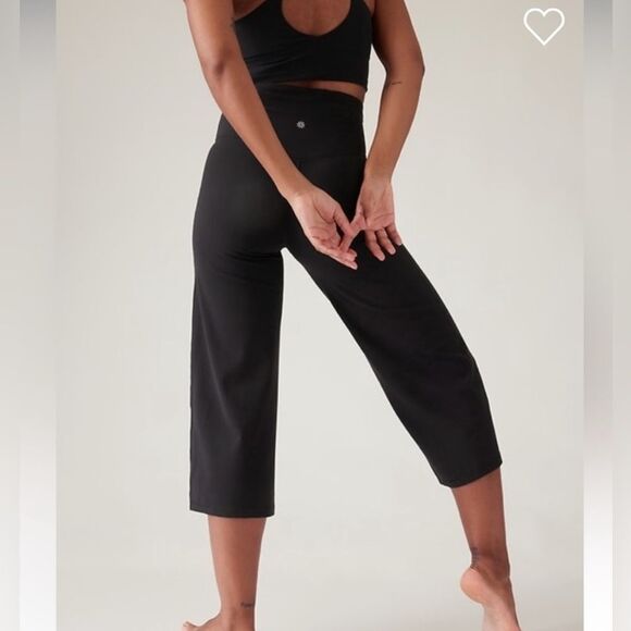 Athleta Elation Wide Crop Pant in Black- Size Small - Picture 1 of 8